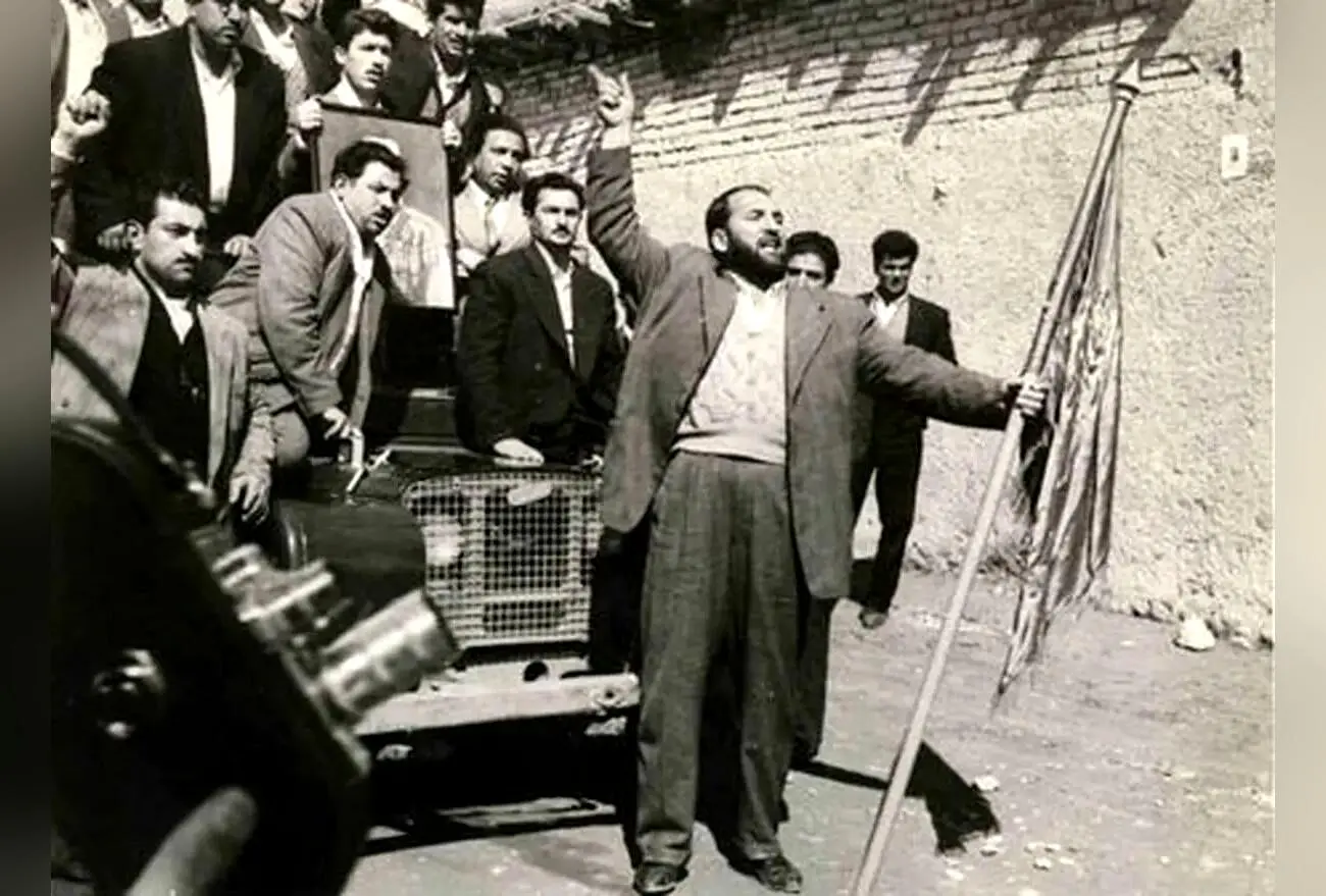 تصویر نادر از نورمن ویزدوم در زورخانه شعبان بی‌مُخ در سال ۱۳۴۸؛ لحظه‌ای تاریخی در فرهنگ و هنر ایران