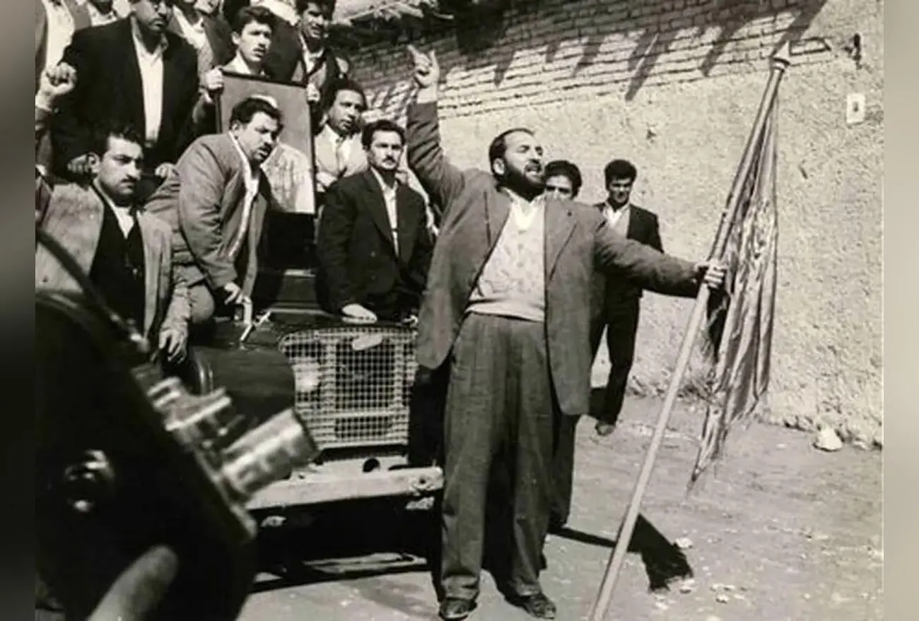 تصویر نادر از نورمن ویزدوم در زورخانه شعبان بی‌مُخ در سال ۱۳۴۸؛ لحظه‌ای تاریخی در فرهنگ و هنر ایران