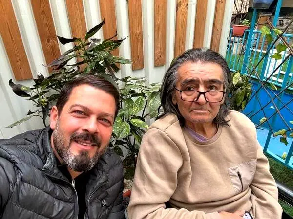 دیدار صمیمانه پژمان بازغی و رضا رویگری؛ نمادی از دوستی و احترام بین نسل‌های هنرمندان
