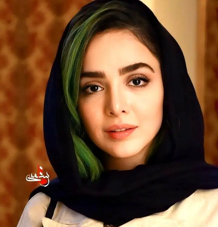 المیرا دهقانی در لباس صورتی کوتاه کنار همسرش!