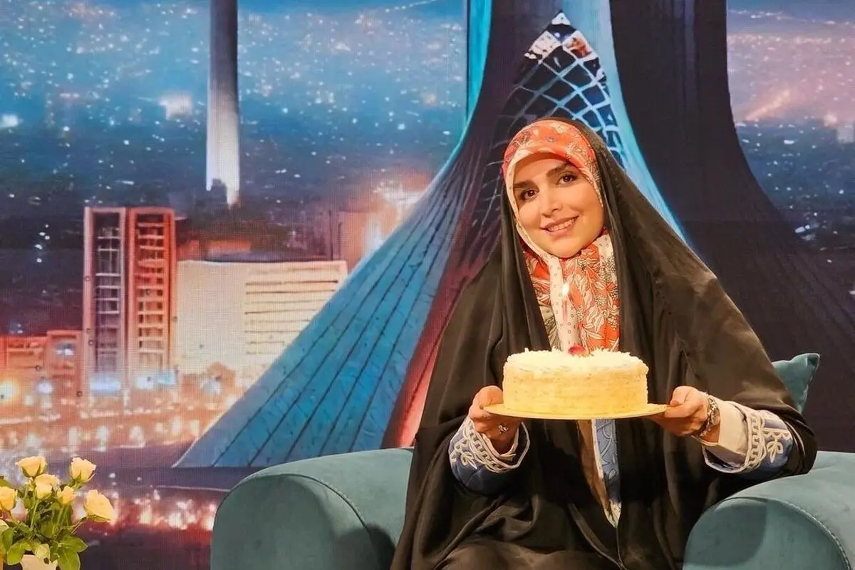 "استایل شیک و با حجاب مژده لواسانی در جشن حافظ + عکس‌های جذاب و ترکیب روسری، کیف و مانتو"