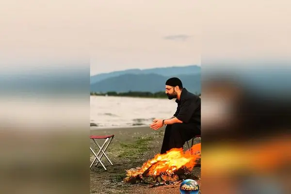 اجرای متفاوت و دلنشین حمید هیراد در میان آتش و دریا؛ حس رویایی و احساس بی‌نظیر در شب آهنگی