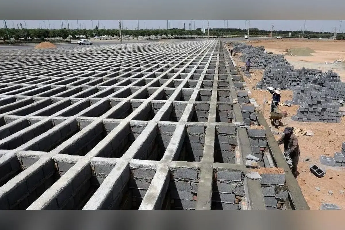 تصاویر عجیب از سنگ قبر با مبلمان لوکس چستر؛ نماد تجمل‌گرایی در فضای مرده