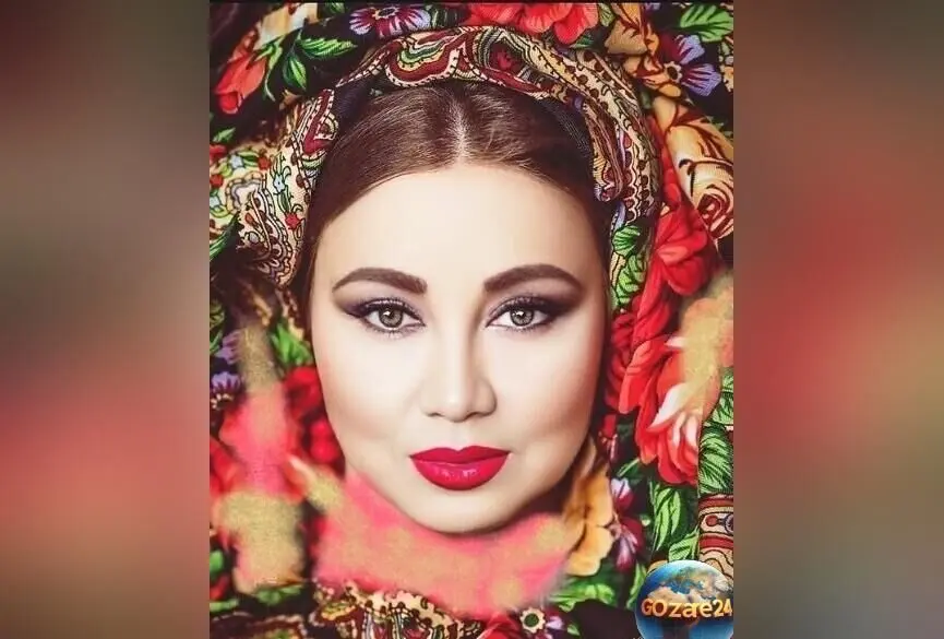 تصویر دیدنی از استایل قاجاری بهنوش بختیاری در شب یلدا با لباس سبز اعیانی و تاج پادشاهی + چیدمان بی‌نظیر میز شب یلدا