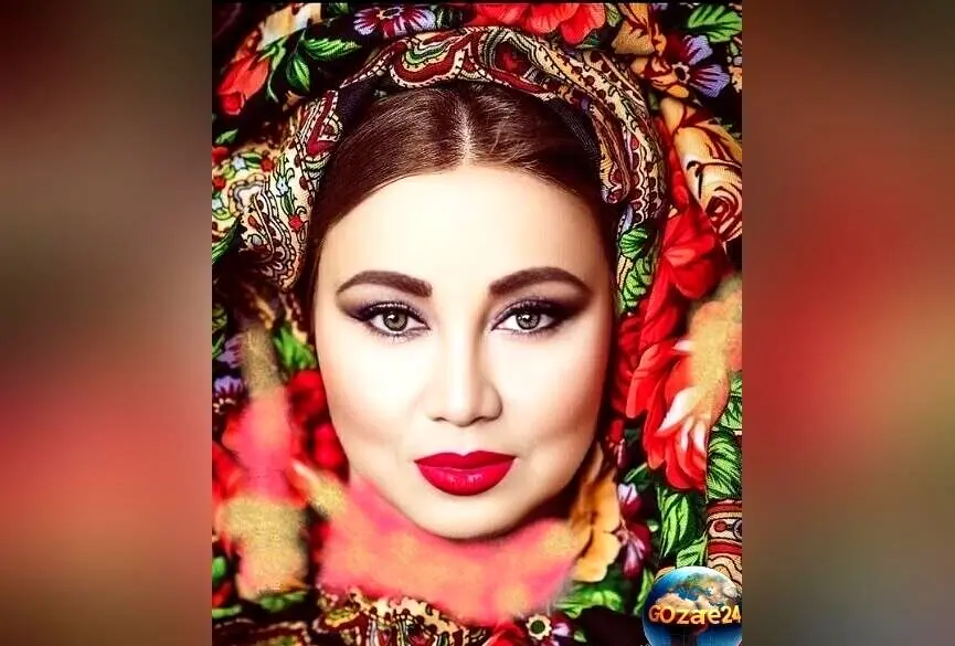 تصویر دیدنی از استایل قاجاری بهنوش بختیاری در شب یلدا با لباس سبز اعیانی و تاج پادشاهی + چیدمان بی‌نظیر میز شب یلدا