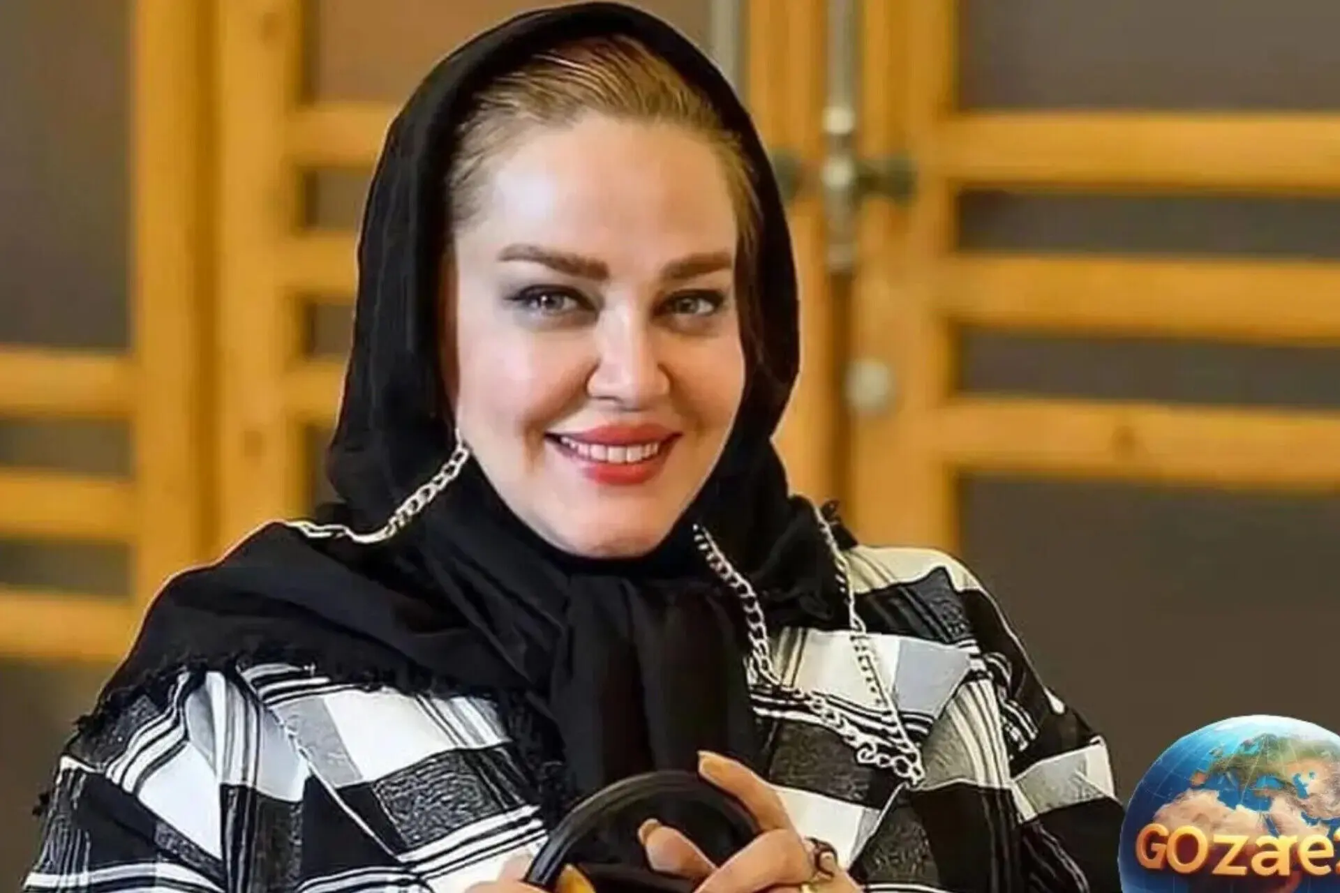 بهاره رهنما در کنار مجسمه‌ساز، چهره‌ای خوشحال و راضی، هنر دست استاد را تحسین می‌کند + عکس، طراحی بی‌نظیر و عالی!