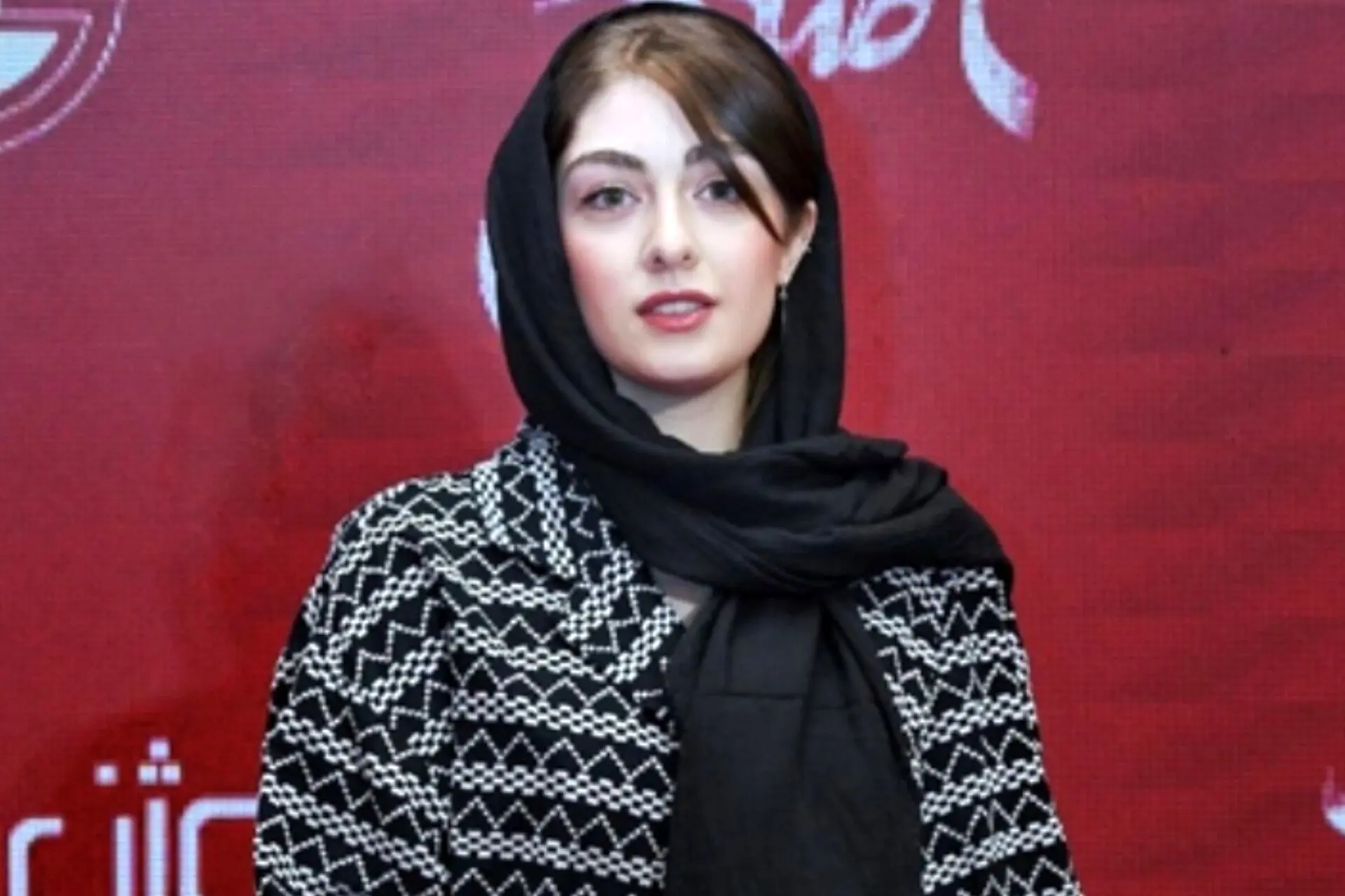 بازیگر دهه هشتادی سریال «گردن زنی» الیکا ناصری با پوششی متفاوت دیده شد