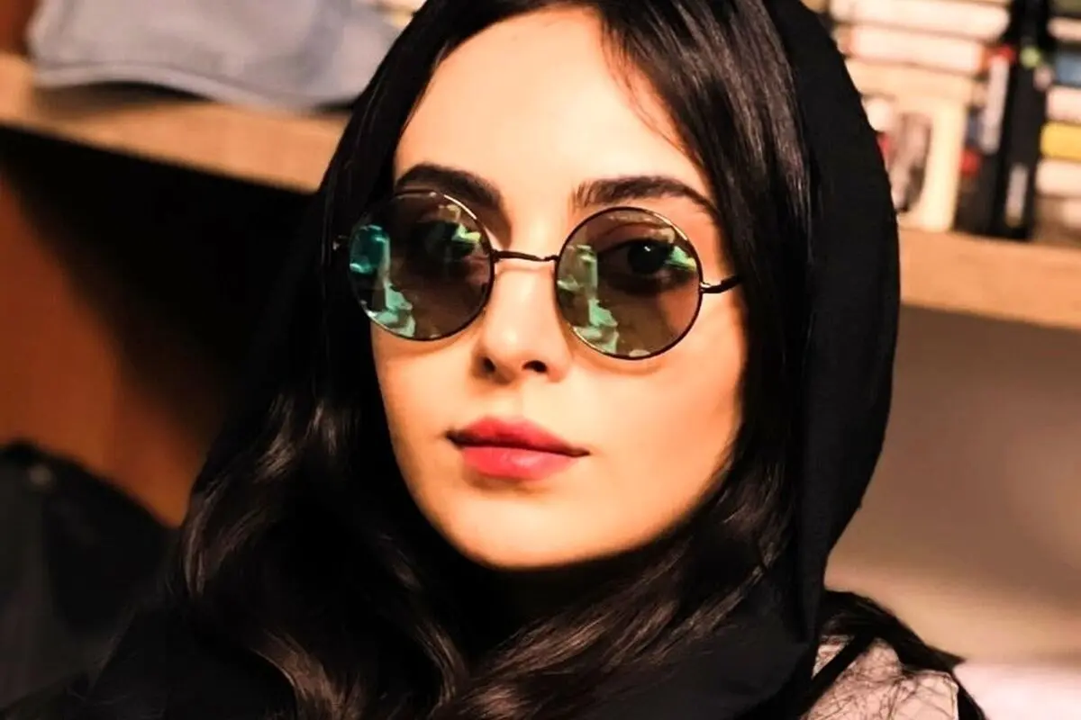 عکس کمتر دیده شده از زمان دانشجویی مهشید جوادی با آرایش غلیظ و ظاهر متفاوت | ماجرای ازدواج شایعه‌ساز و حقیقت کنار هم