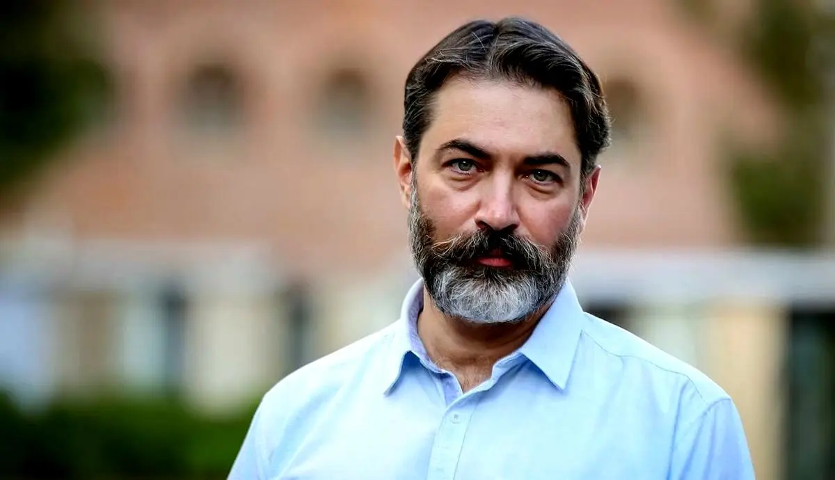 رونمایی از مجسمه پارسا پیروزفر، بازیگر چشم‌نواز سینمای ایران + تصاویر جدید