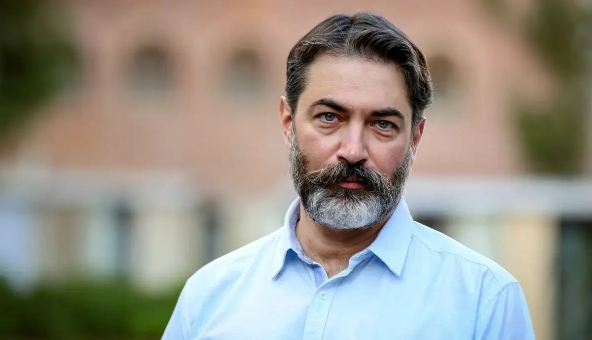 رونمایی از مجسمه پارسا پیروزفر، بازیگر چشم‌نواز سینمای ایران + تصاویر جدید