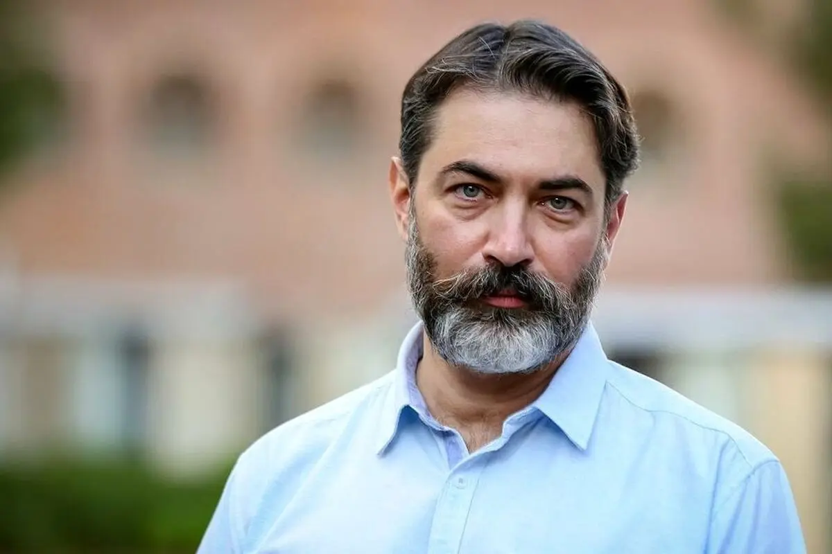 رونمایی از مجسمه پارسا پیروزفر، بازیگر چشم‌نواز سینمای ایران + تصاویر جدید