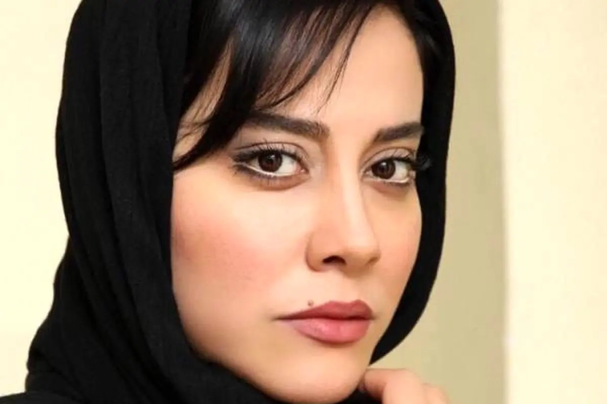 تصویر غم‌زده آشا محرابی در پشت صحنه فیلم «کفشدوزک» و معرفی کارگردان یزدان فتوحی