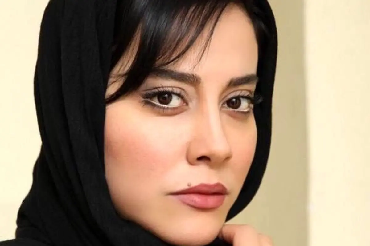 تصویر غم‌زده آشا محرابی در پشت صحنه فیلم «کفشدوزک» و معرفی کارگردان یزدان فتوحی