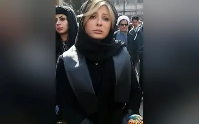 مراسم ختم پدر نیوشا ضیغمی با حضور چهره‌های سرشناس و جمعی از هنرمندان در رستوران شیشه‌ای + ویدیو و تصاویر