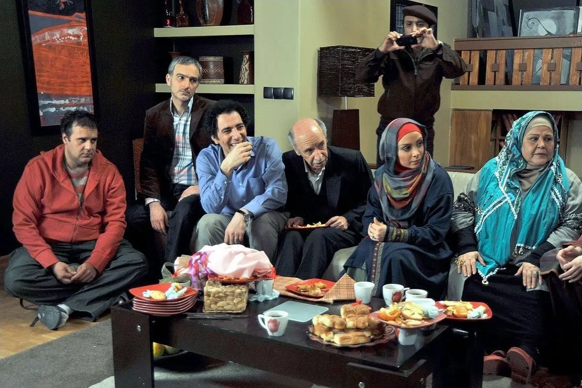تصاویر جدید پشت صحنه «ساختمان پزشکان» نشان می‌دهد بازیگران در کنار هم لحظات شادی و صمیمیت را سپری می‌کنند