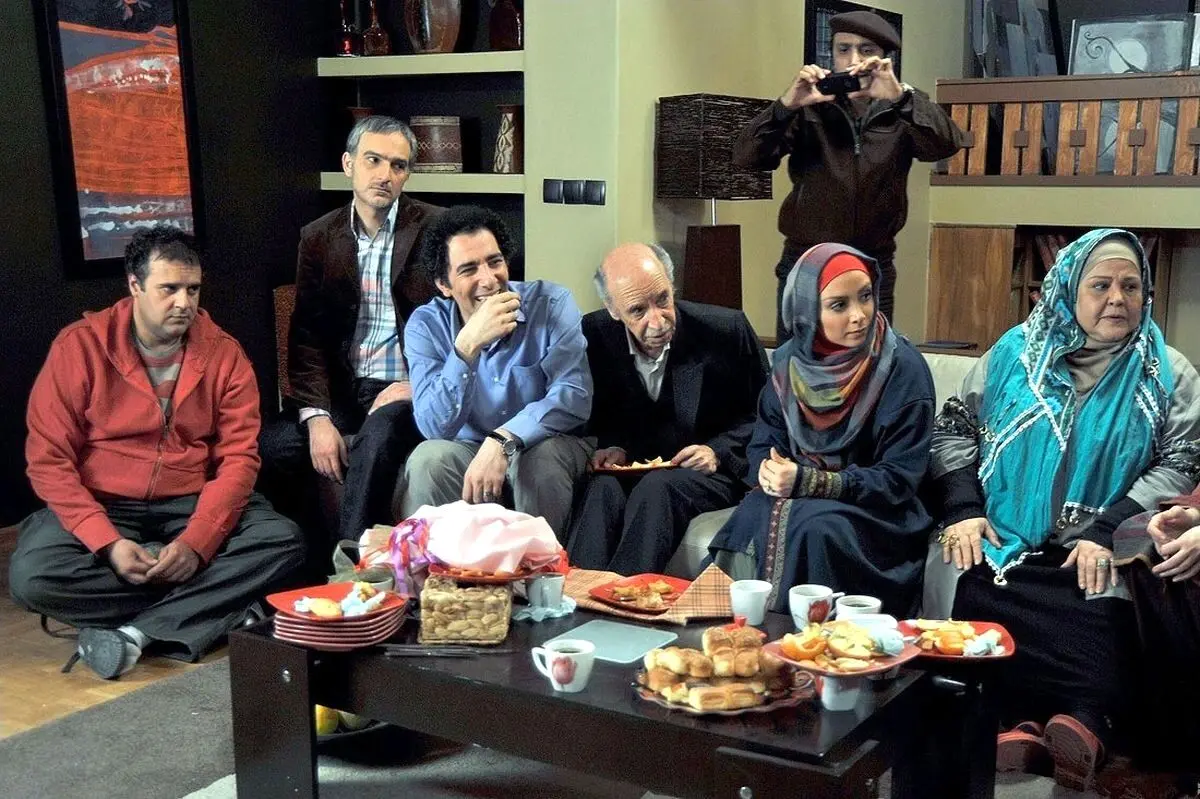 تصاویر جدید پشت صحنه «ساختمان پزشکان» نشان می‌دهد بازیگران در کنار هم لحظات شادی و صمیمیت را سپری می‌کنند