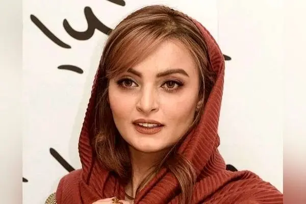 چیدمان یلدا به سبک بیتای سریال آوای باران؛ طراحی اصیل و شیک با رنگ‌های گرم و جزئیات طلایی