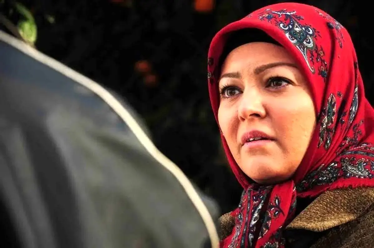 رزیتا غفاری در تمرین کرلینگ با استایل مدرن در مجموعه یخ‌نوردی ایران‌مال | عکس جدید بازیگر