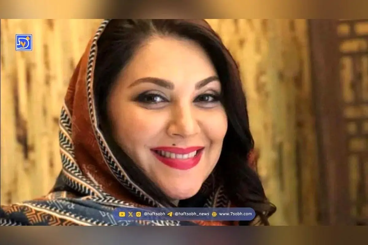 عکس دیده نشده لاله اسکندری با دامن کوتاه چهارخانه در دهه ۵۰؛ لحظهای نادر از ستاره محبوب در جشن تولد ۴۴ سال پیش