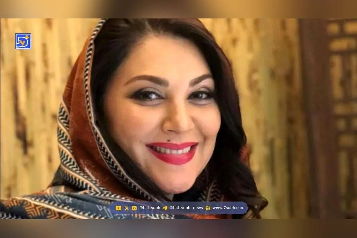 عکس دیده نشده لاله اسکندری با دامن کوتاه چهارخانه در دهه ۵۰؛ لحظه‌ای نادر از ستاره محبوب در جشن تولد ۴۴ سال پیش