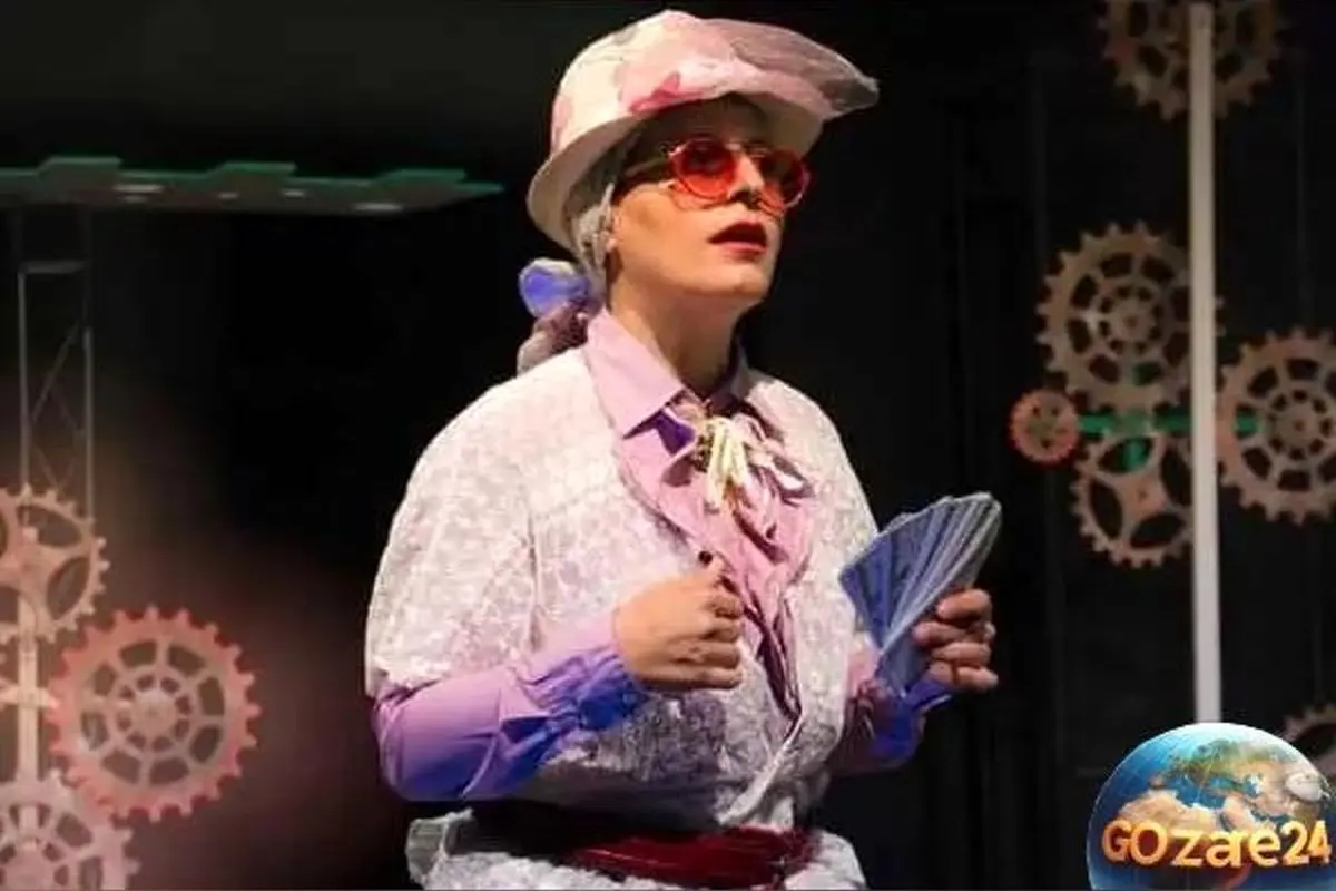 حضور آناهیتا همتی در تئاتر شب‌های طهرون و همکاری با سوسن پرور، سحر ولدبیگی و فلورا سام