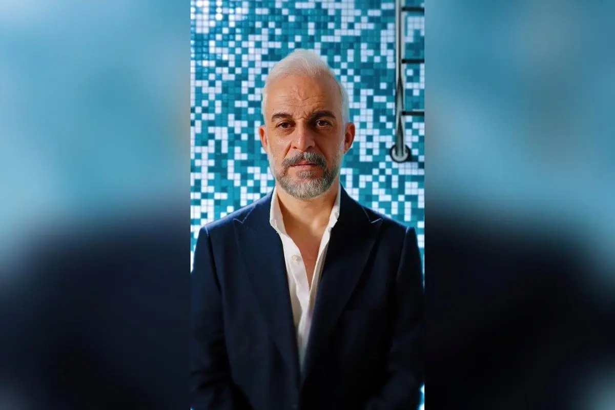 کاظم سیاحی در جمع بازیگران فیلم سینمایی «استخر» به کارگردانی سروش صحت با حضور امین حیایی، سحر دولتشاهی و مهران مدیری
