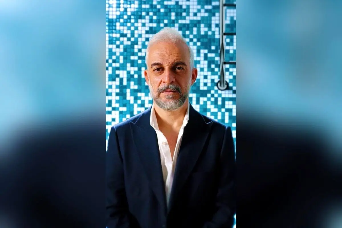 کاظم سیاحی در جمع بازیگران فیلم سینمایی «استخر» به کارگردانی سروش صحت با حضور امین حیایی، سحر دولتشاهی و مهران مدیری