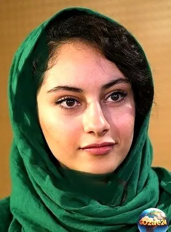 تیپ و استایل متفاوت و شیک ترلان پروانه با مانتو قرمز و کلاه مشکی، دیدنی و الهام‌بخش
