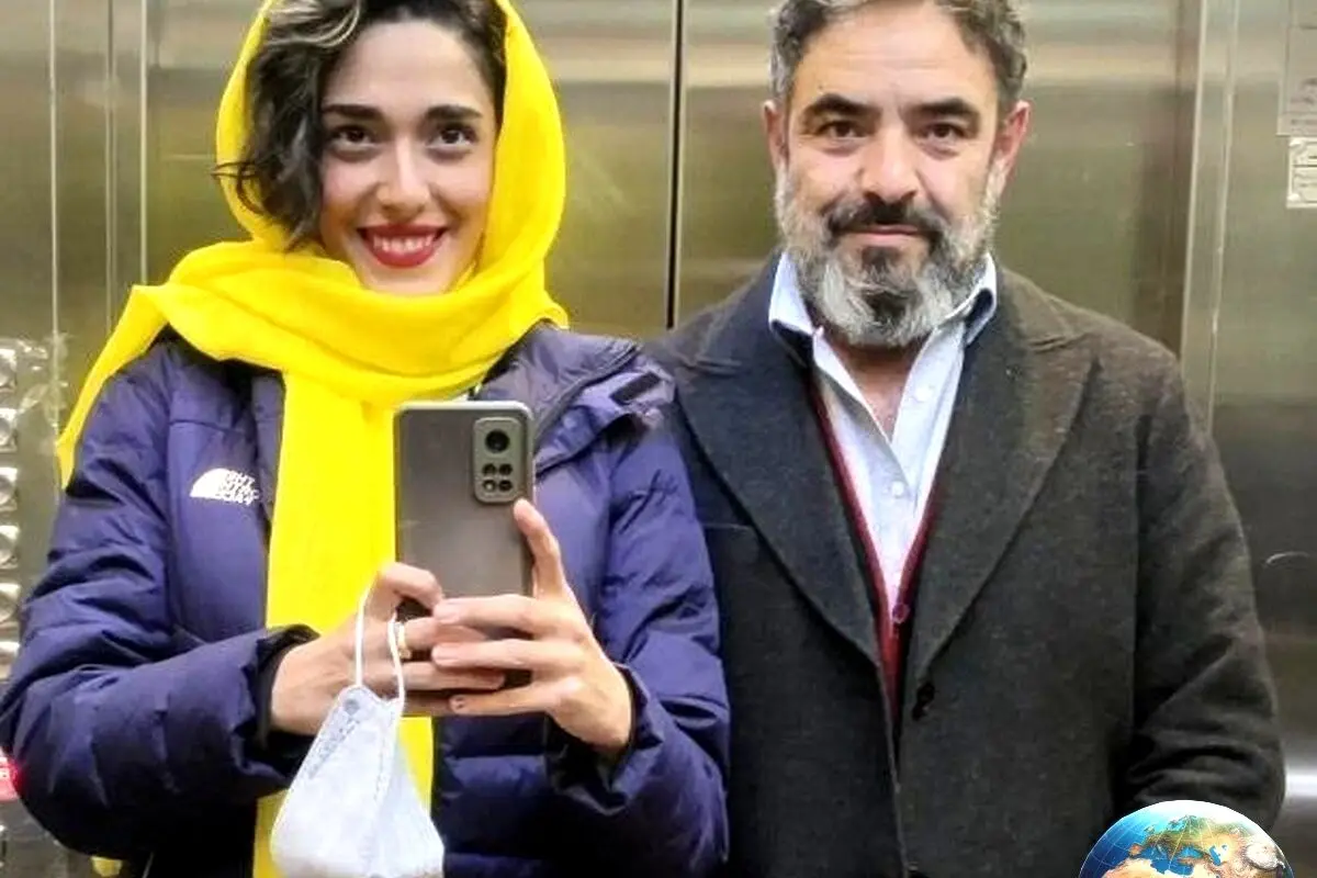 عکس سلفی عاشقانه حسن معجونی و همسرش در آسانسور با استایل ست مشکی جذاب