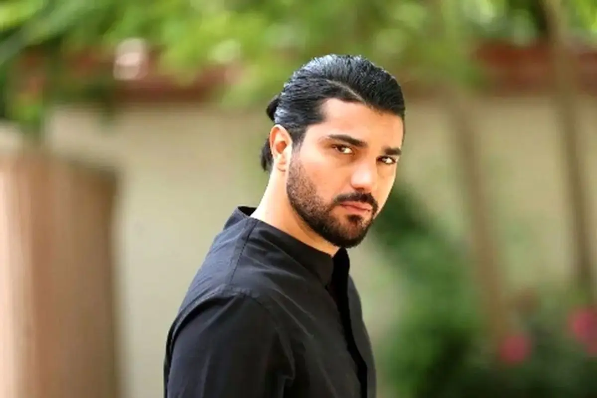 سینا مهراد و ماشین شاسی بلند جنجالیاش؛ عکسها و سبک زندگی لوکس این بازیگر محبوب