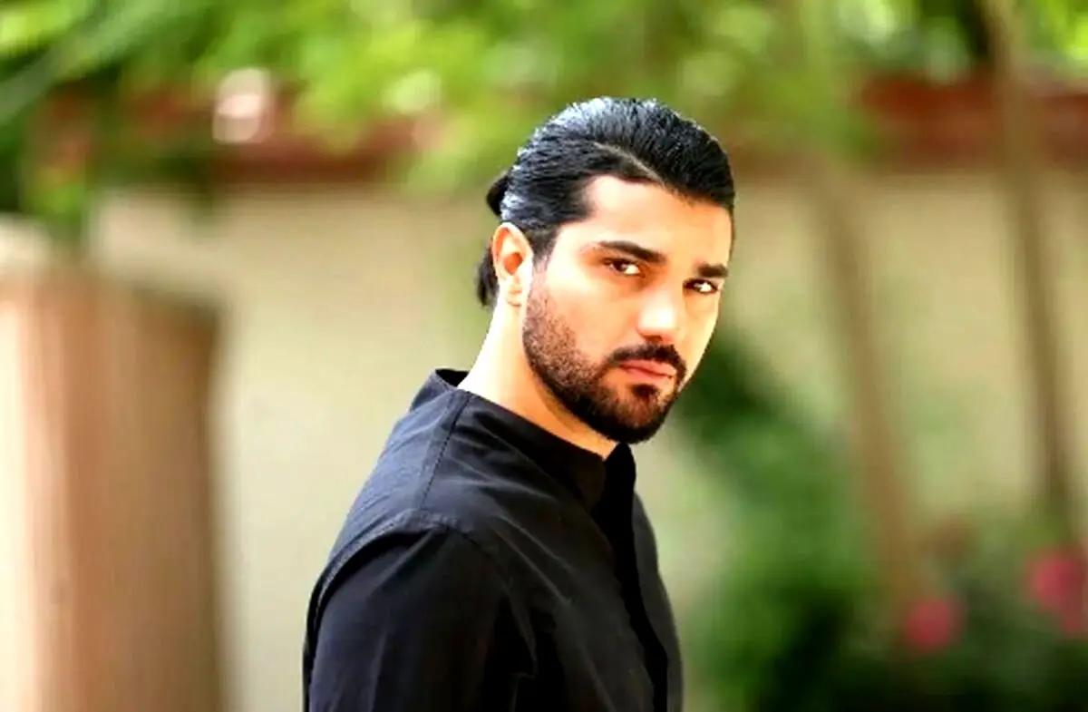 سینا مهراد و ماشین شاسی بلند جنجالی‌اش؛ عکس‌ها و سبک زندگی لوکس این بازیگر محبوب