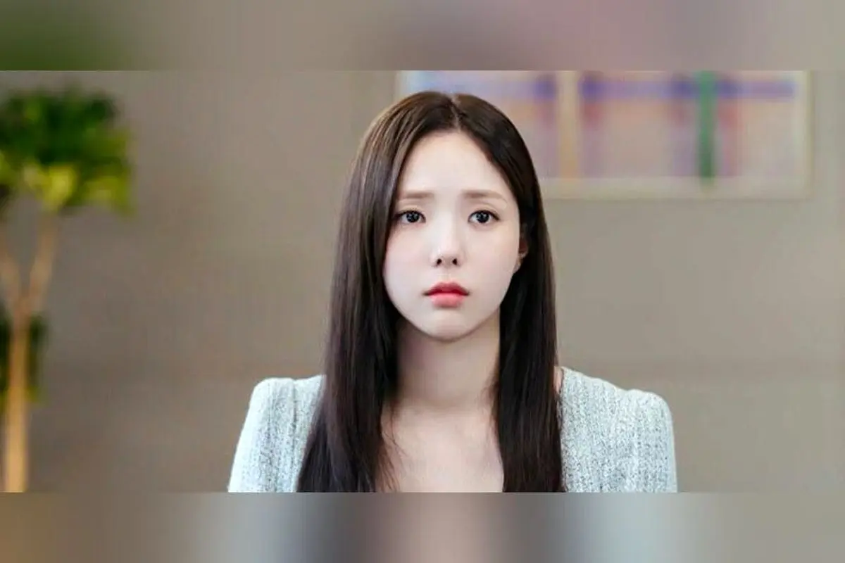 ستاره کره‌ای چه سو بین در جشن کریسمس با استایل لوکس در کافه‌ای جذاب دیده شد