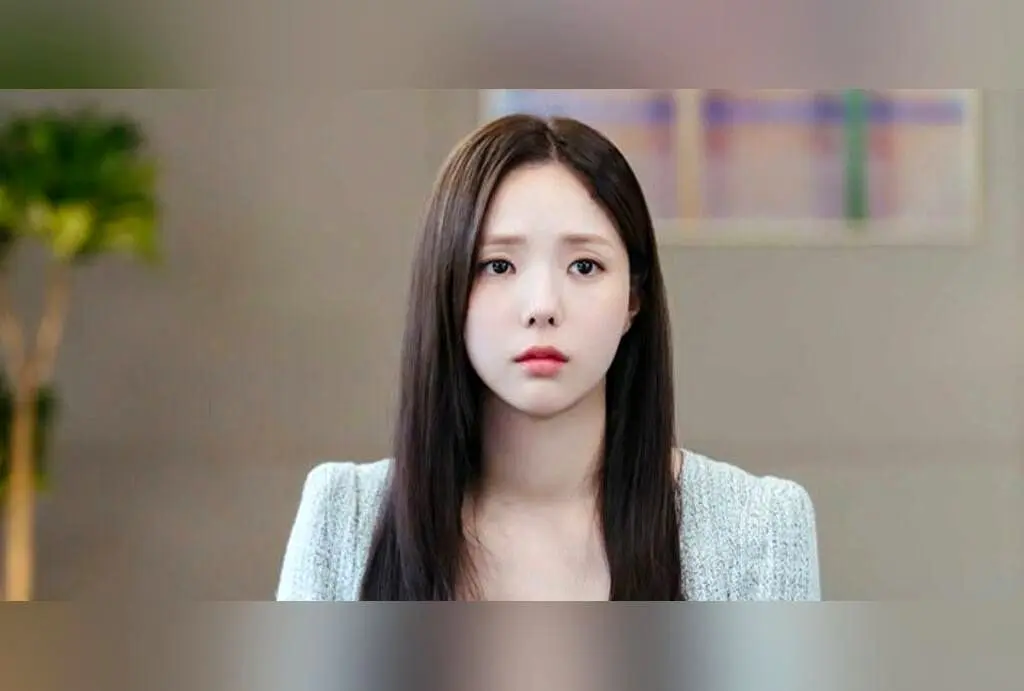 ستاره کره‌ای چه سو بین در جشن کریسمس با استایل لوکس در کافه‌ای جذاب دیده شد