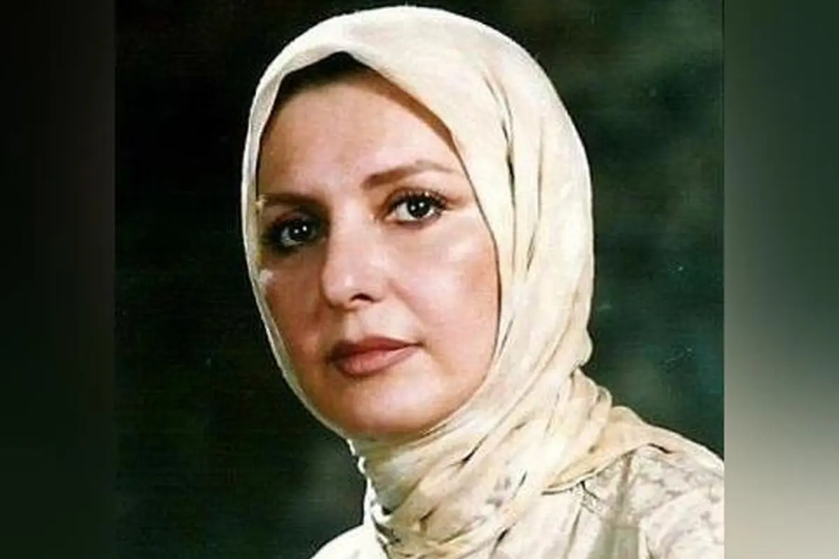 خانم گوگوش و هنر تابلو فرش دستباف؛ چگونه دکوراسیون منزلتان را با هنر ایرانی زیباتر کنید