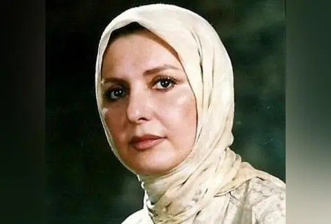 خانم گوگوش و هنر تابلو فرش دستباف؛ چگونه دکوراسیون منزلتان را با هنر ایرانی زیباتر کنید
