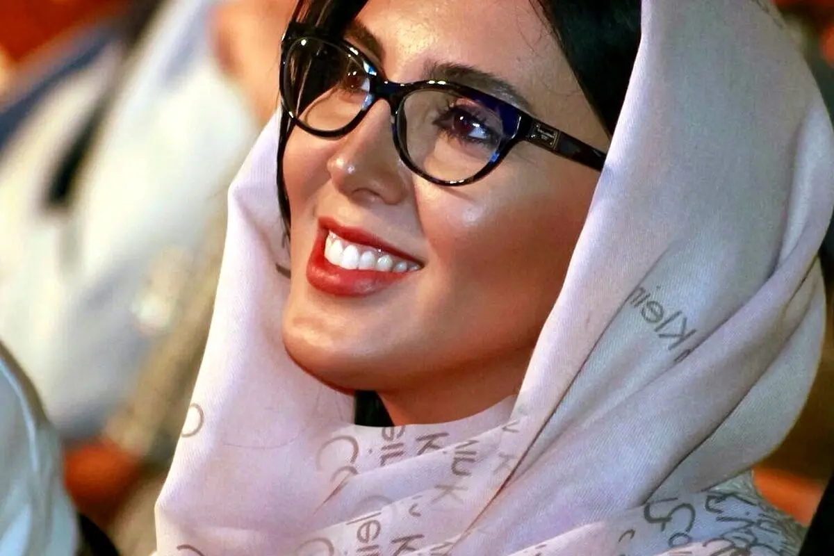 لیلا بلوکات در خانه‌اش از یک بچه شیر نگهداری می‌کند + تصاویر حیوان خانگی او
