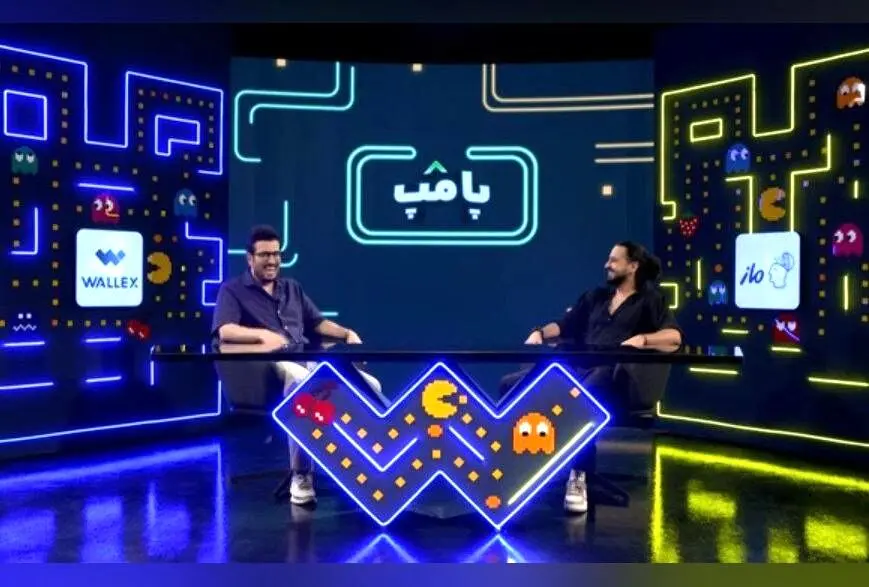 نور و نئون در دکوراسیون برنامه جنجالی قیاسی با مهرداد صدیقیان؛ طراحی نوستالژیک و مدرن برای تجربه‌ای متفاوت