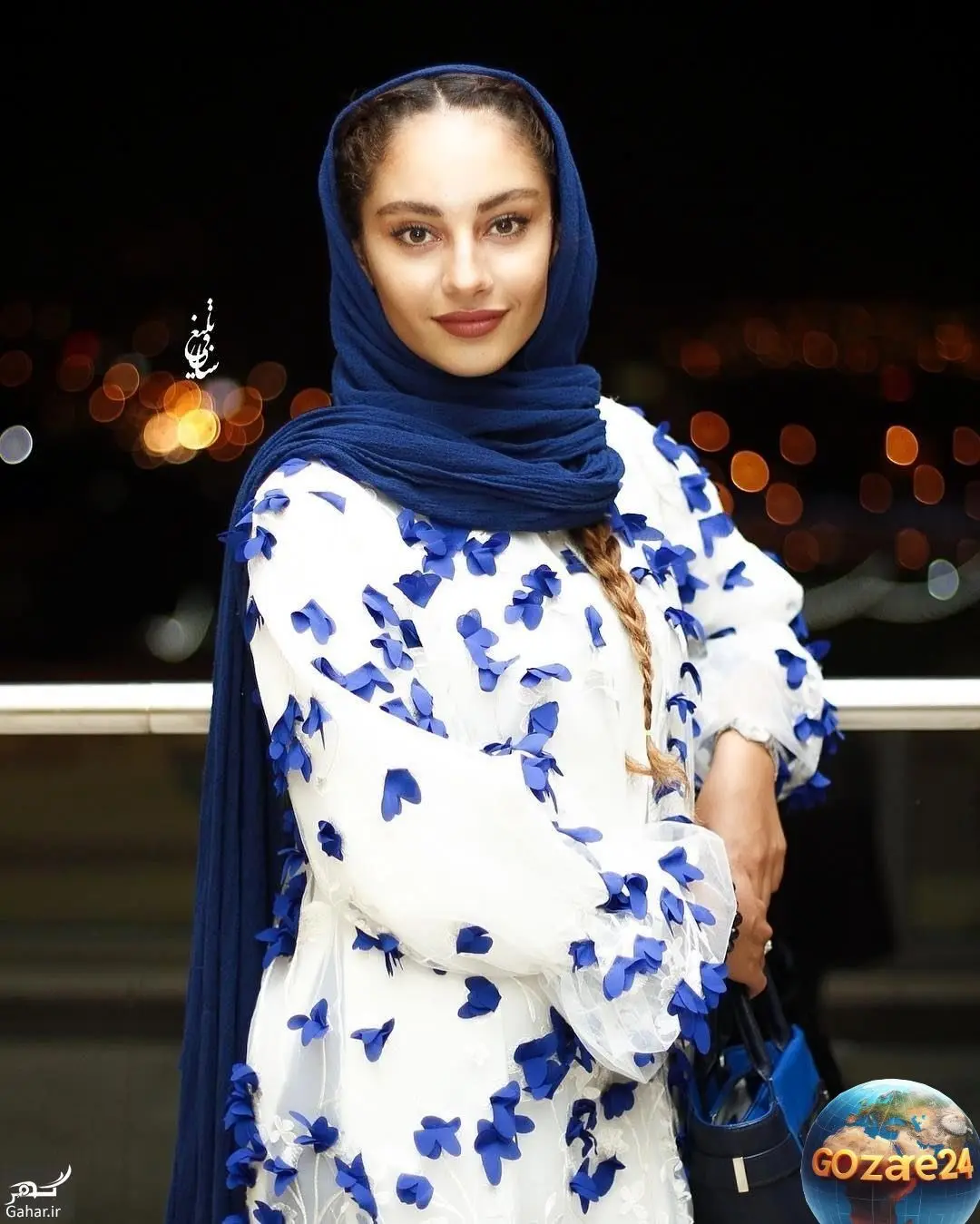 ترلان پروانه در استایل مجلسی مشکی با آستین‌های پفی و توری، ظاهر زنانه و جذابی را به نمایش گذاشت