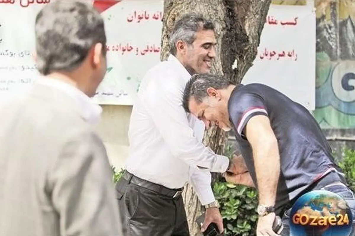 تصویر قدیمی و جذاب از علی دایی و احمدرضا عابدزاده در ورزشگاه آزادی؛ جایزه اسکناسی 100 هزار تومانی در دهه هفتاد فوتبال ایران