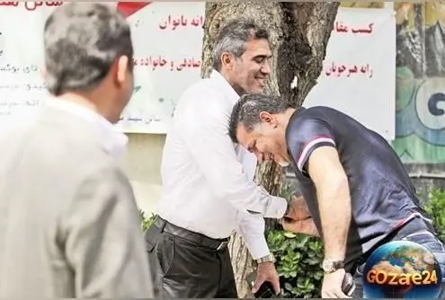 تصویر قدیمی و جذاب از علی دایی و احمدرضا عابدزاده در ورزشگاه آزادی؛ جایزه اسکناسی 100 هزار تومانی در دهه هفتاد فوتبال ایران