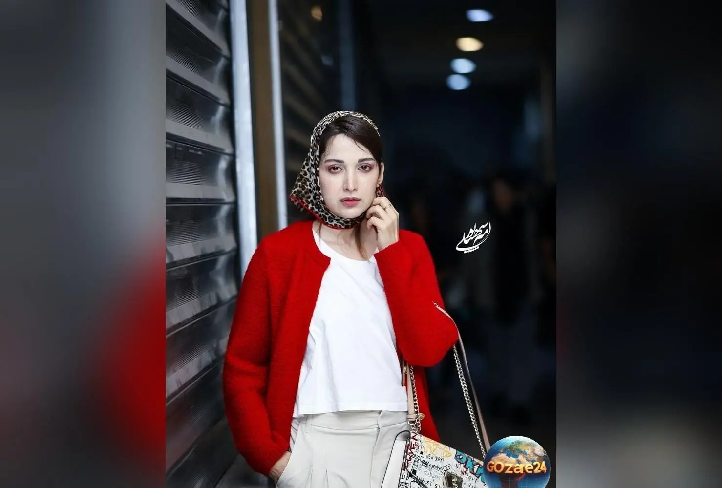 روشنک گرامی در کنار هنر بازیگری، با هنر بافت شال برای نظام جان؛ تصویر جدید و پیام امیدبخش در اینستاگرام