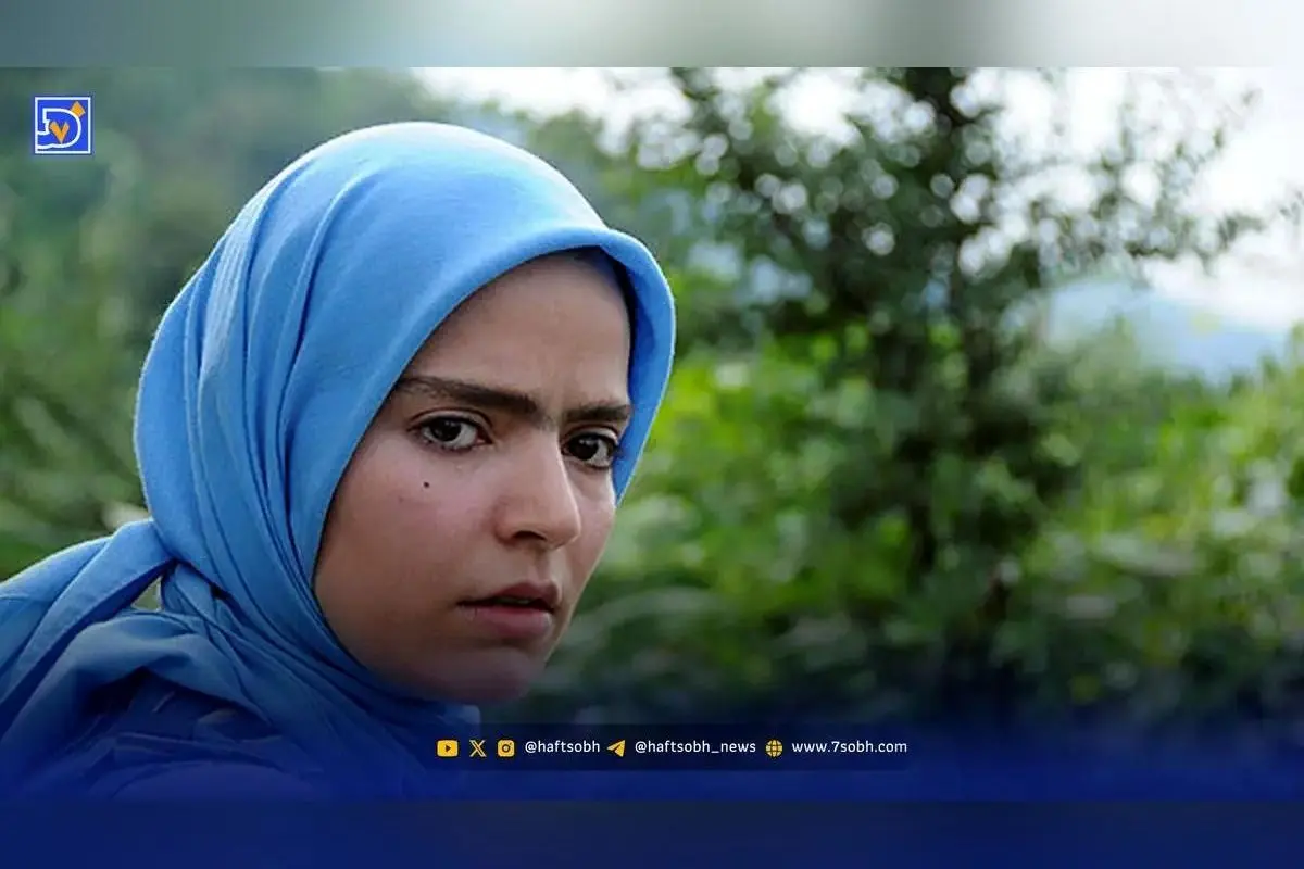 سپیده خداوردی بازیگر سریال از یاد رفته در نیویورک با دامن در کنار تصاویر جدید