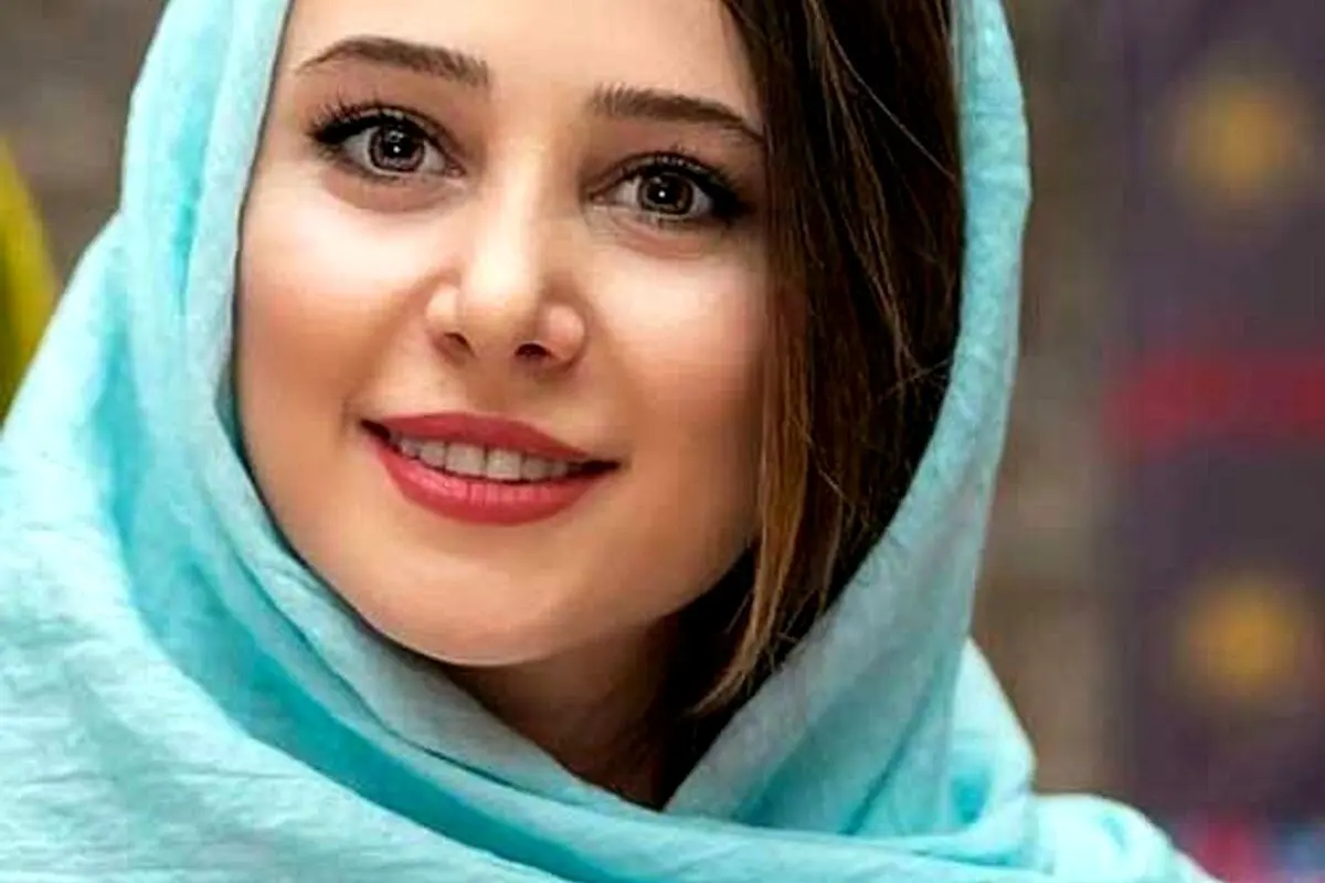 الناز حبیبی با چهره‌ای خندان و تیپ رنگی‌رنگی در جدیدترین عکس اینستاگرامی خود!
