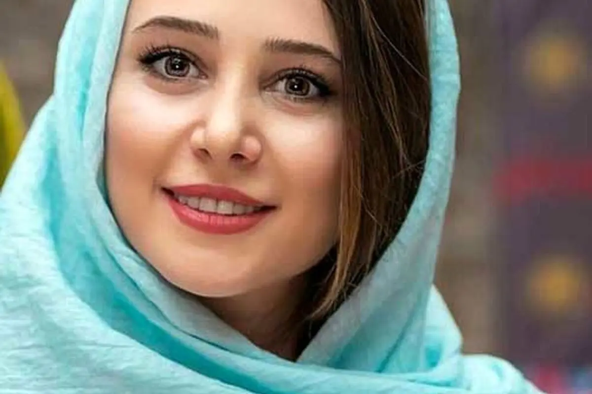 الناز حبیبی با چهره‌ای خندان و تیپ رنگی‌رنگی در جدیدترین عکس اینستاگرامی خود!
