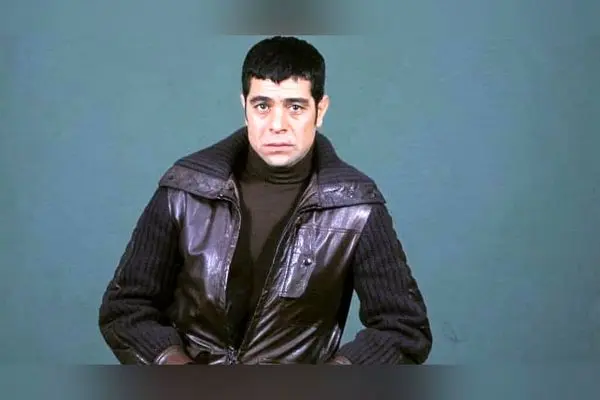 آشپزخانه کوچک و نوستالژیک بهروز وثوقی، محل تولید نوشیدنی میهن در دهه‌های ۴۰ و ۵۰