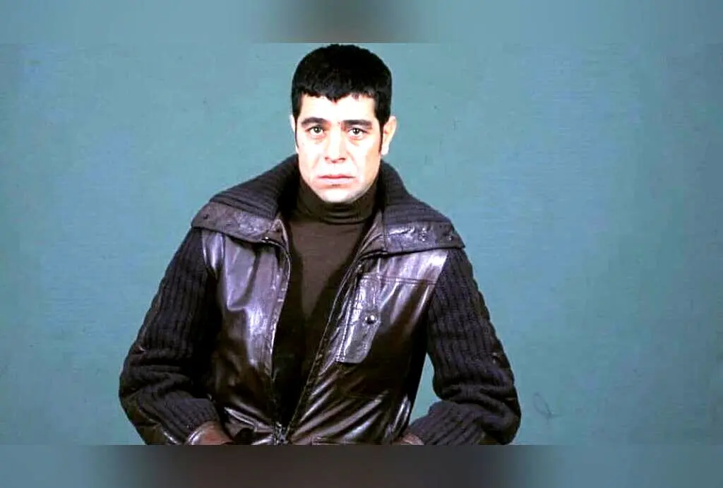 آشپزخانه کوچک و نوستالژیک بهروز وثوقی، محل تولید نوشیدنی میهن در دهه‌های ۴۰ و ۵۰