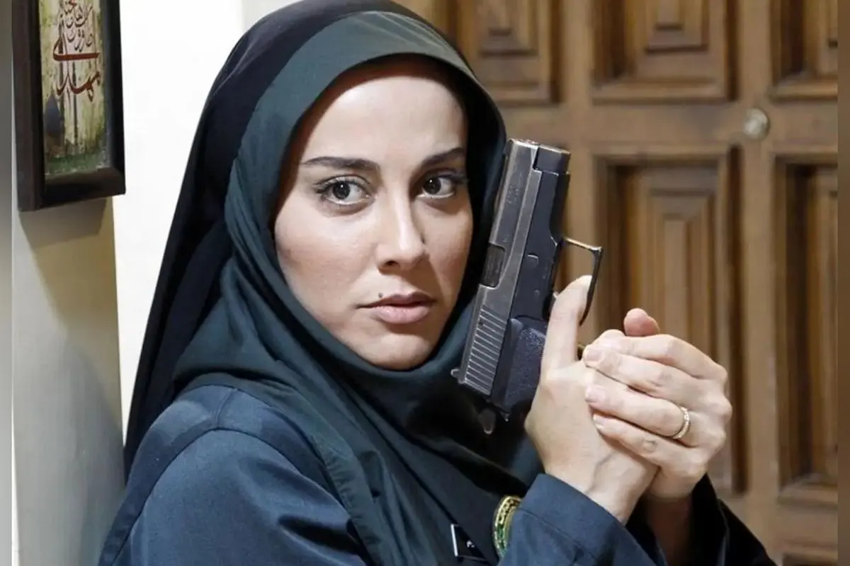 تغییر ظاهر آشا محرابی پس از میکاپ در عمارت مشهور تهران برای حضور در عروسی مریم مومن