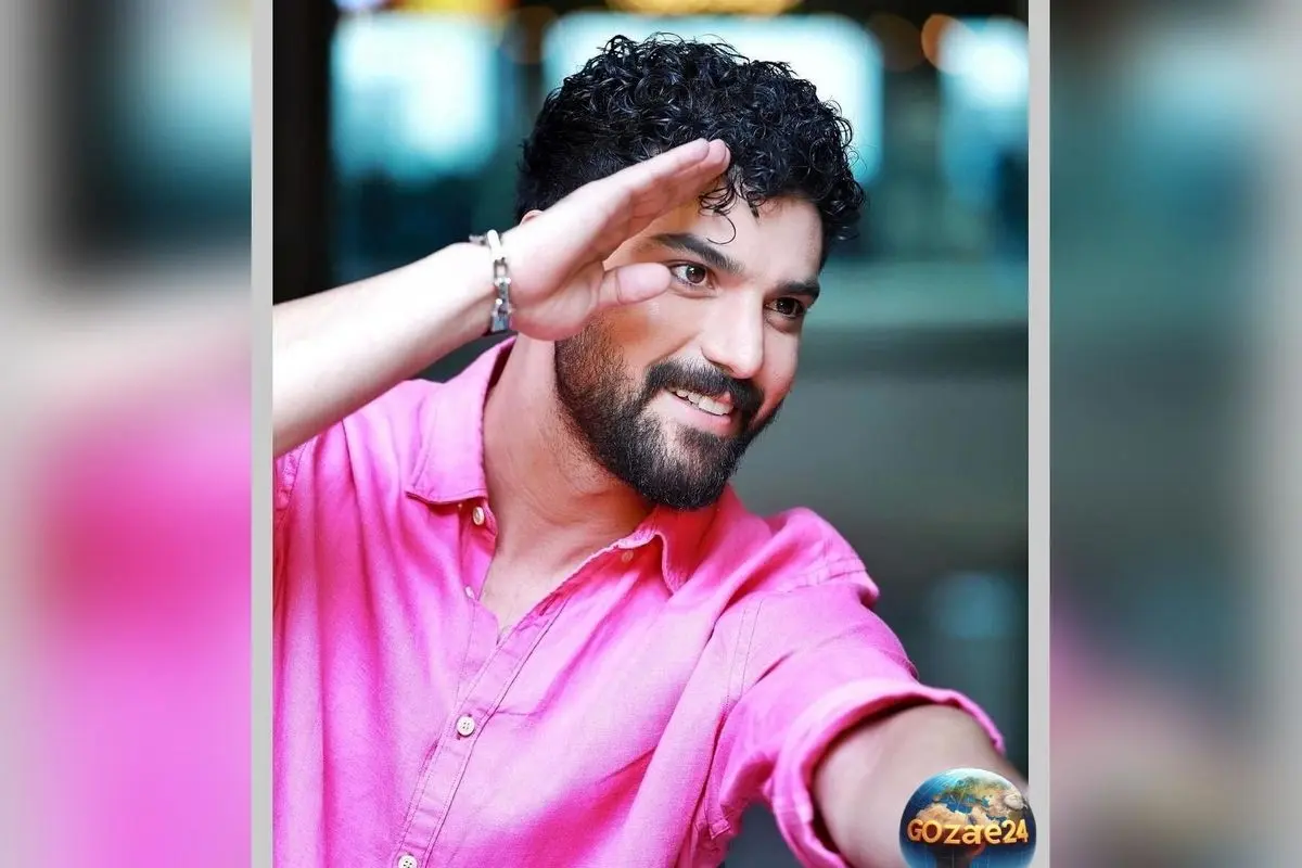 لحظه دیدنی دستبوسی و احترام سینا مهراد به فرامرز قریبیان در پشت صحنه نمایش «نبرد رستم و سهراب» + ویدیو