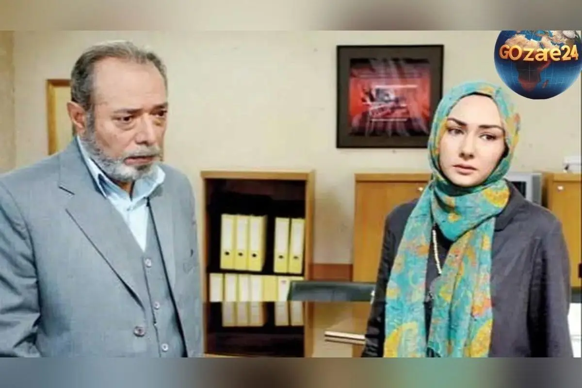 تصویر لوکیشن جذاب سریال میوه ممنوعه با چیدمان مبلمان سلطنتی اتاق نشیمن علی نصیریان و حاج یونس فتوحی