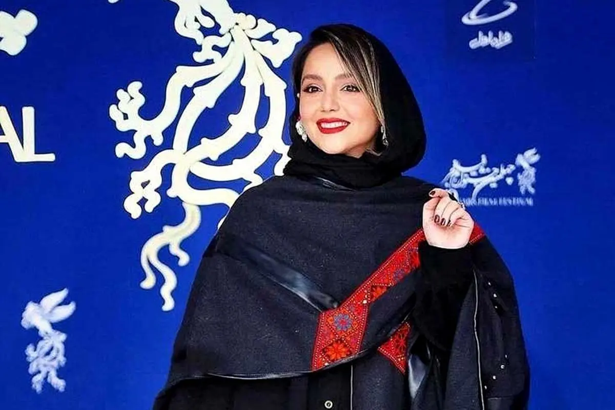 نازنین بیاتی در شب‌نشینی هنرمندان با استایلی خیره‌کننده | تصاویر و جزئیات مراسم شب بازیگر ۱۴۰۲